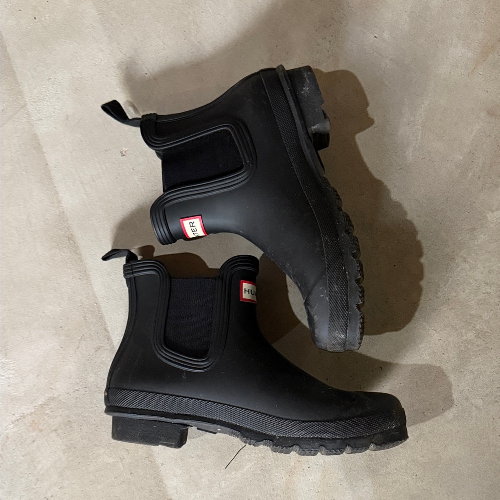 Hunter Matte Black Chelsea Rain Boots - Short Ankle